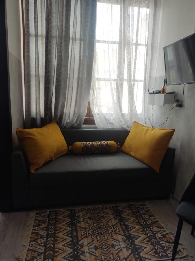 Ahmashenebeliapart Tbilisi Luaran gambar
