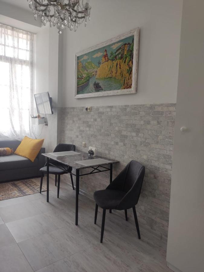 Ahmashenebeliapart Tbilisi Luaran gambar
