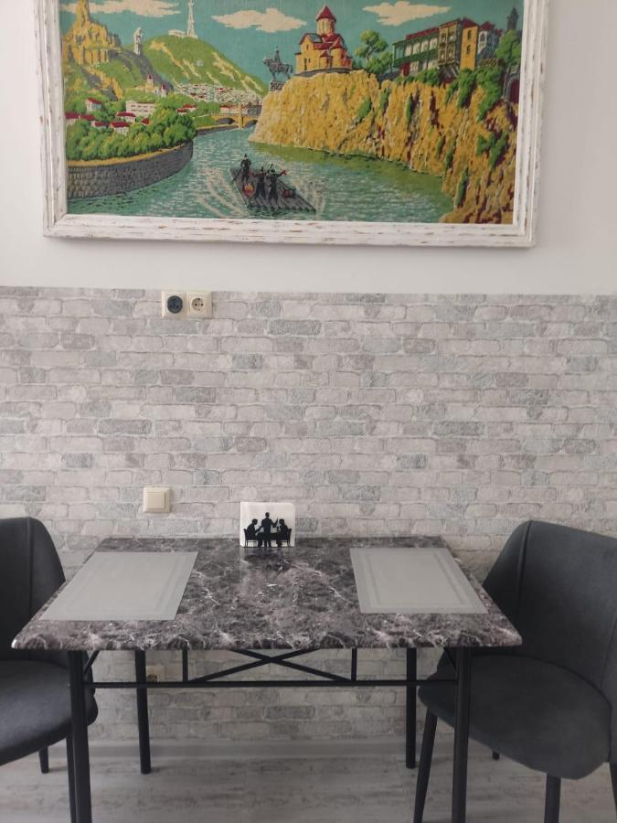 Ahmashenebeliapart Tbilisi Luaran gambar
